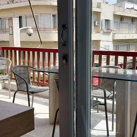 Magnolia -4bd , 1.5 Bt Apartment *