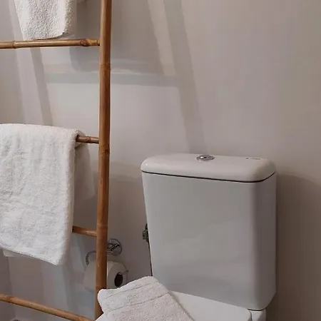 Apartment Magnolia -4bd , 1.5 Bt Athens