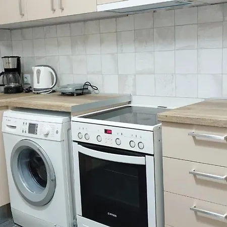 Magnolia -4bd , 1.5 Bt Apartment *